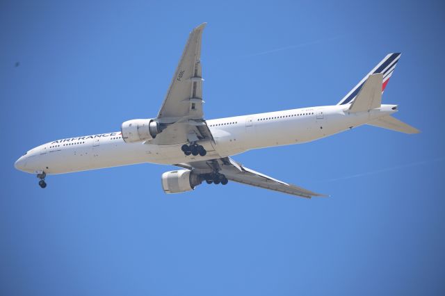 BOEING 777-300ER (F-GSQL)