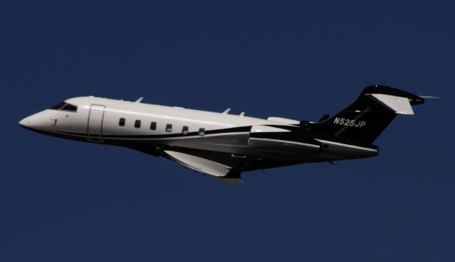 Bombardier Challenger 300 (N525JP)
