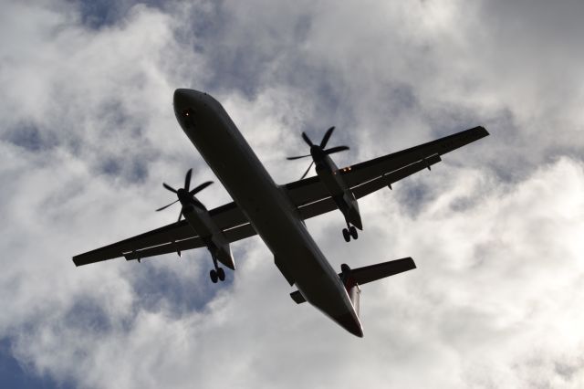 de Havilland Dash 8-400 (VH-QOB)