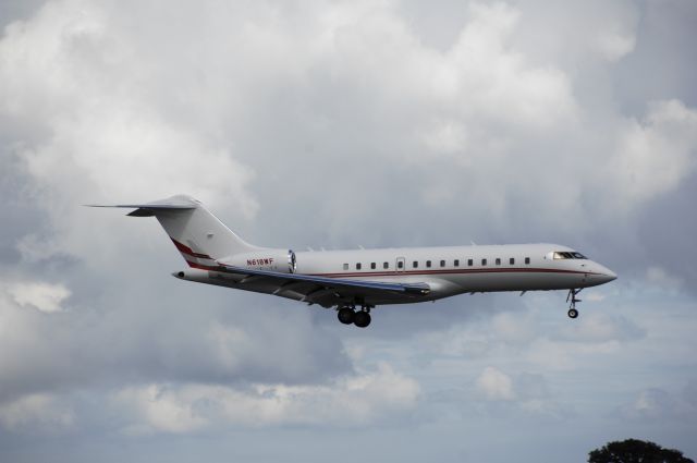 Bombardier Global Express (N618WF) - Final Approach to Narita Intl Airport Rnwy16L on 2012/08/18 Global Express