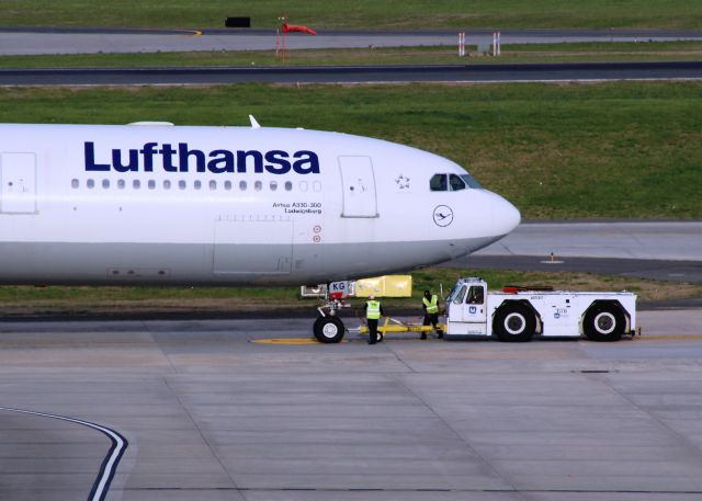 Airbus A330-300 (D-AIKG)