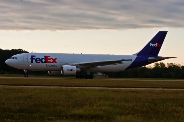 Airbus A300F4-600 (N657FE)