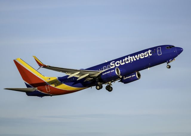 Boeing 737-800 (N8659D)