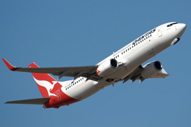 Boeing 737-800 (VH-VZW) - Heading skywards off runway 23. Thursday 4th April 2013.