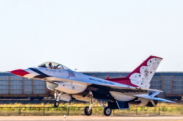 Lockheed F-16 Fighting Falcon —