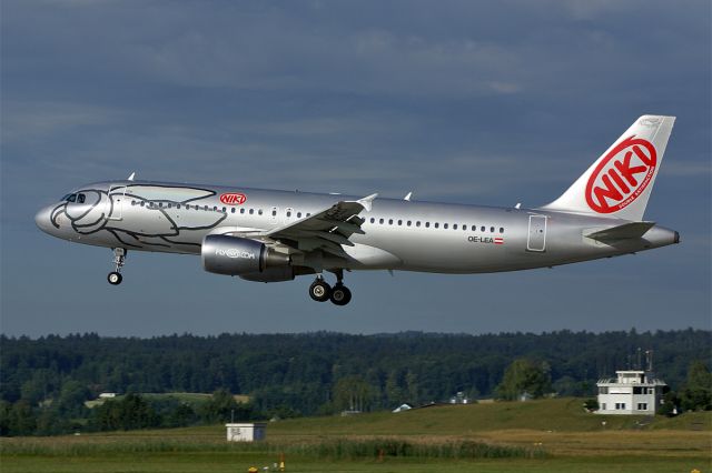 Airbus A320 (OE-LEA) - Airbus A320-214  flyniki  LSZH Zurich-Kloten Airport  Switzerland  21.June 2011