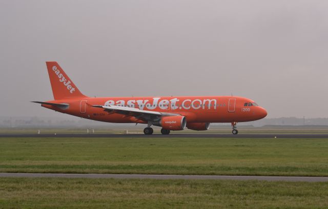 Airbus A320 (G-EZUI)