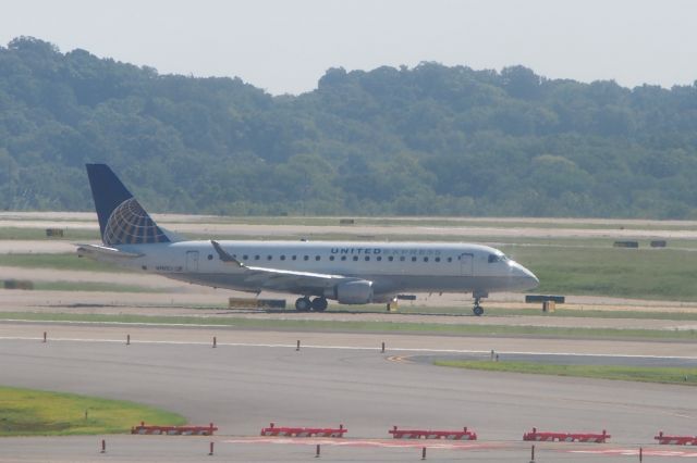 Embraer 170/175 (N161SY)