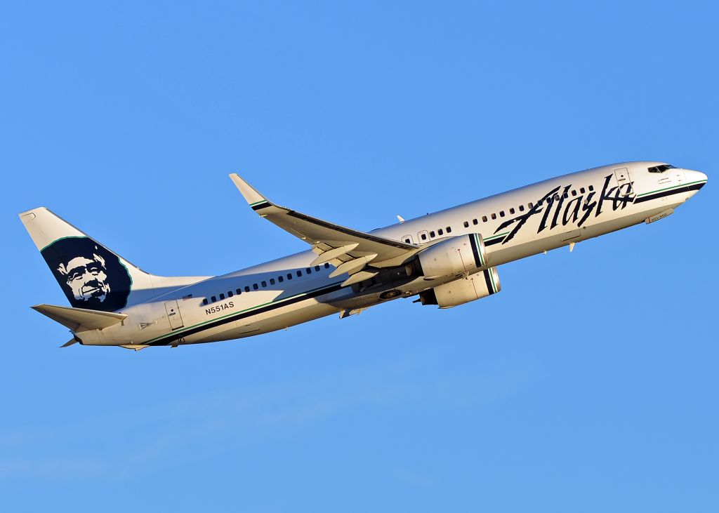 Boeing 737-800 (N551AS)