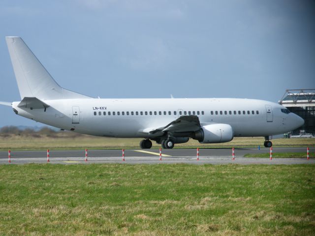 BOEING 737-300 (LN-KKV) - LN-KKV B737-3YS MSN 25613/2446  SEEN HERE AFTER BEEN PAINTED ALL WHITE ON RETURN TO LESSOR EX NAX ON 27/02/2011