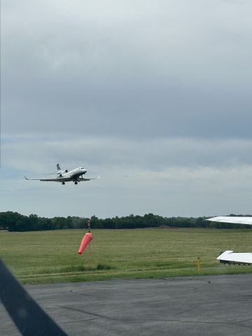 Dassault Falcon 7X (N138B) - Final runway 35