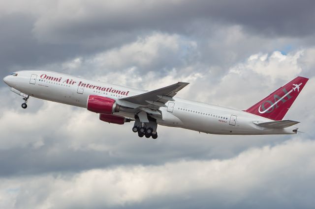 Boeing 777-200 (N819AX)