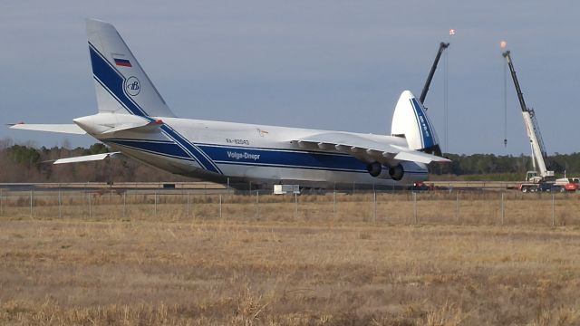 Antonov An-12 (RA-82043) - Volga-Dnepr AN-124 picking up A350XWB Section 15 of MSN149 @ KISO (Kinston Regional Jetport in the Global Transpark) for transit to NTE (Nantes Atlantique)to be assembled in a Barrel for later delivery to Airbus