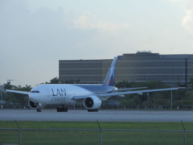 BOEING 777-200LR (N778LA)