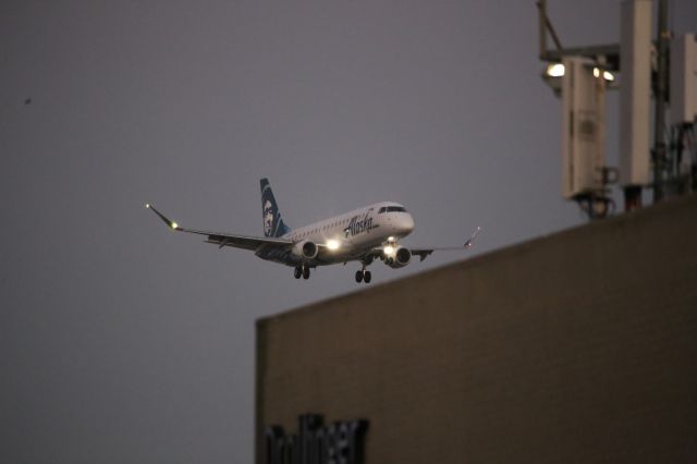 EMBRAER 175 (long wing) (N198SY)