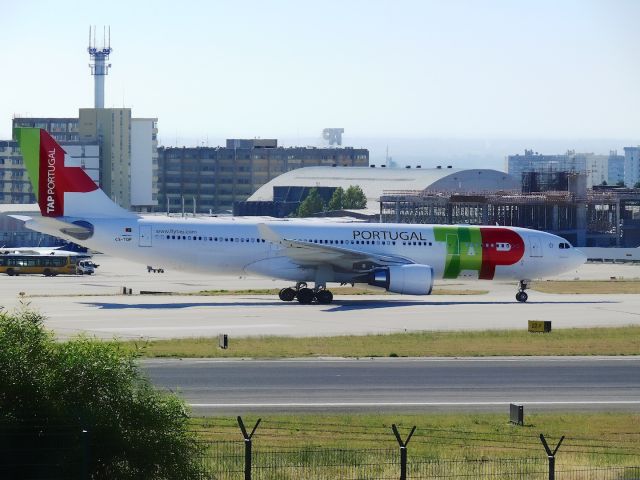 Airbus A330-200 (CS-TOP)