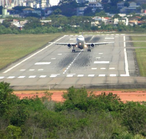 Airbus A320 (PR-MYA)