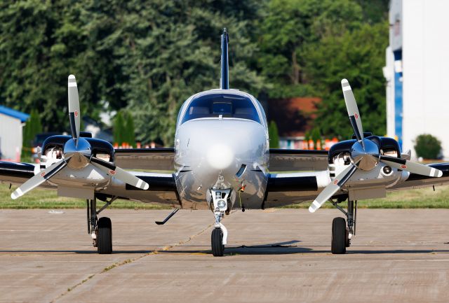 Beechcraft Baron (58) (N900PK)