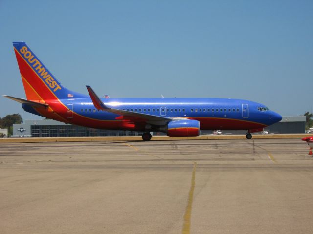 Boeing 737-700 (N716SW) - TAXIING TO GATE AFTER LANDING