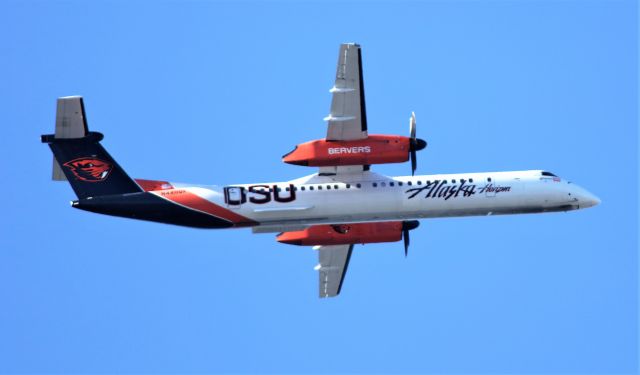 de Havilland Dash 8-400 (N440QX)