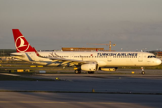 Airbus A321 (TC-JSI)