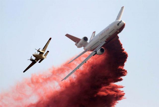 McDonnell Douglas DC-10 (N17085) - 10 Tanker Air Carrier, Aircraft 911 working the Taylor Bridge Fire, Cle Elum Washington in August 2012 with the King Air spotter plane.