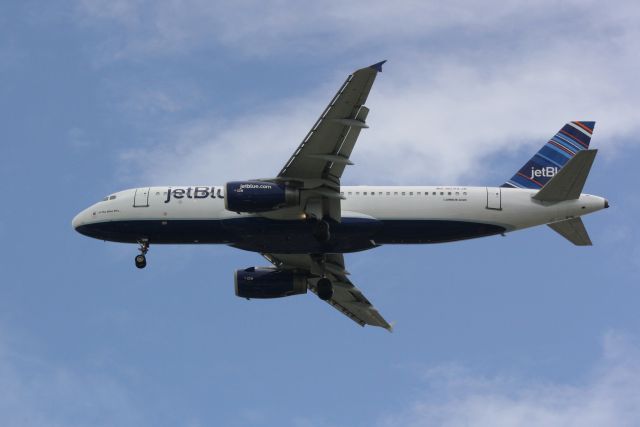 Airbus A320 (N599JB) - JetBlue Flight 341 (N599JB) on approach to Sarasota-Bradenton International Airport following a flight from John F Kennedy International Airport