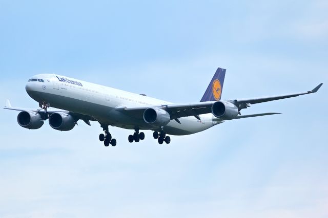 Airbus A340-600 (D-AIHY)