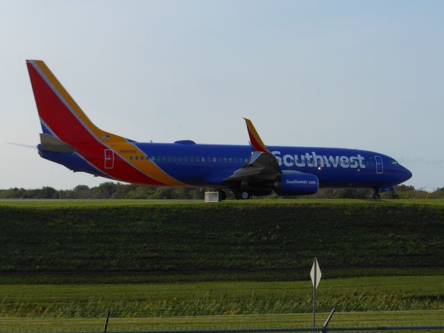 Boeing 737-800 (N8656B)