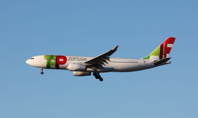 Airbus A330-200 (CS-TOS)