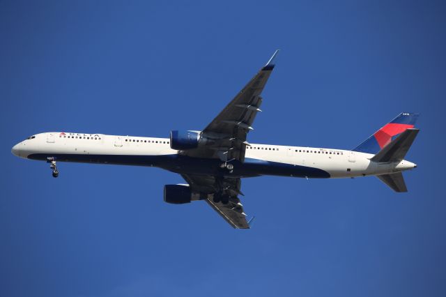 BOEING 757-300 (N595NW)