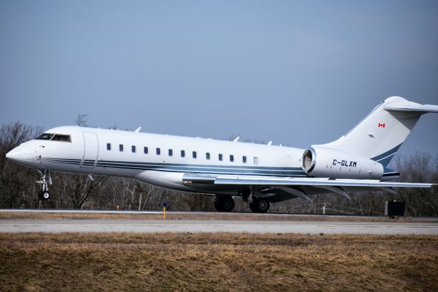 Bombardier Global Express (C-GLXM) - Privately owned Global Express arriving into Buffalo to clear U.S. Customs before continuing onto its next destination...