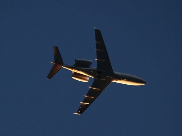 Bombardier Challenger 300 (OE-HAP)