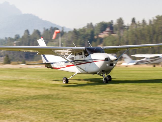 Cessna Skyhawk (N9989E)