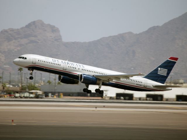 Airbus A320 (N904AW) - Take off on a very hot day.