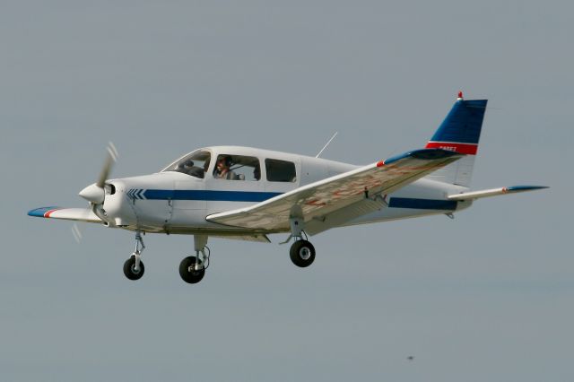 Piper Cherokee (F-GGFV) - Piper PA-28-161 Warrior II, Short approach rwy 25L, Brest-Guipavas Airport (LFRB-BES)