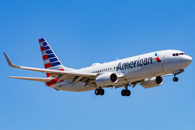 Boeing 737-800 (N309PC)