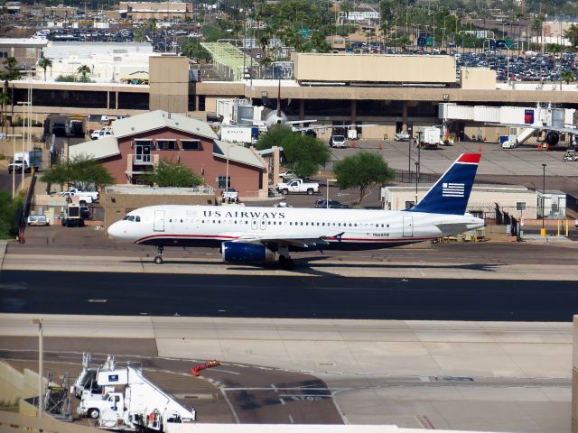 Airbus A320 (N668AW)