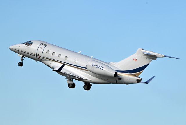 Embraer Legacy 450 (C-GASE)