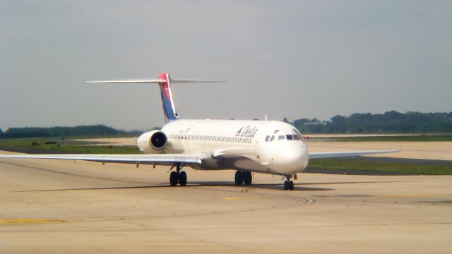 McDonnell Douglas MD-88 (N948DL) - Taxi for takeoff in Atlanta Sept 2000