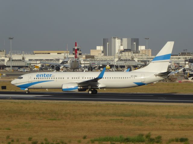 Boeing 737-800 (SP-ENU) - enter air B737-800(WL) SP-ENU ready for take off on rwy 03 LIS in the evening of 05.09.2016.