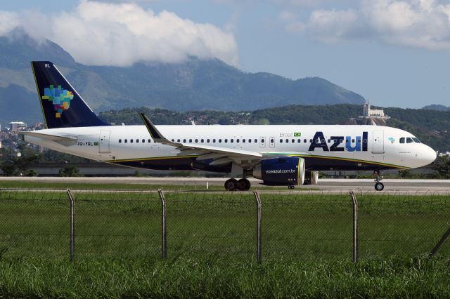 Airbus A320 (PR-YRL)