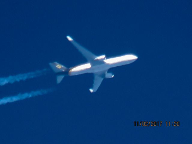 BOEING 767-300 (N310UP)