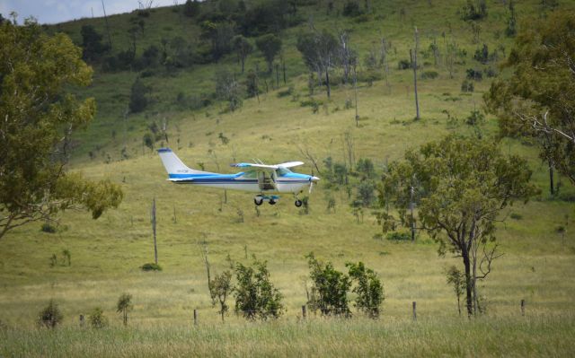 Cessna Skylane (VH-FOW)