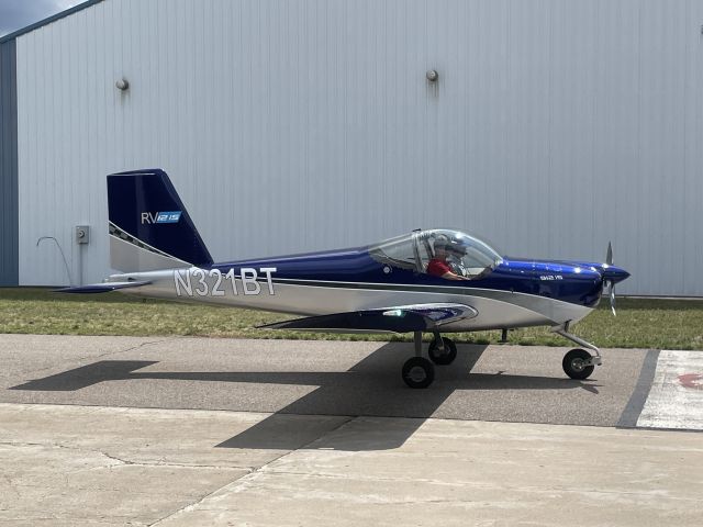 Vans RV-12 (N321BT)