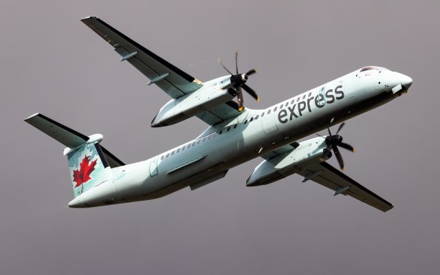 de Havilland Dash 8-400 (C-GGOF)