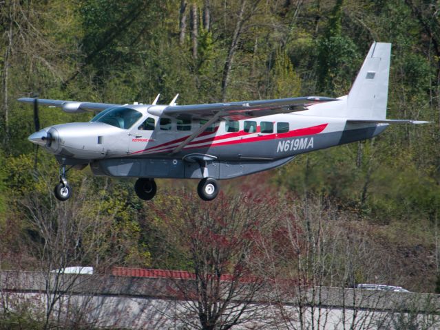 Cessna Caravan (N619MA) - Coming in for a landing at Boeing Field, Seattle, WA.