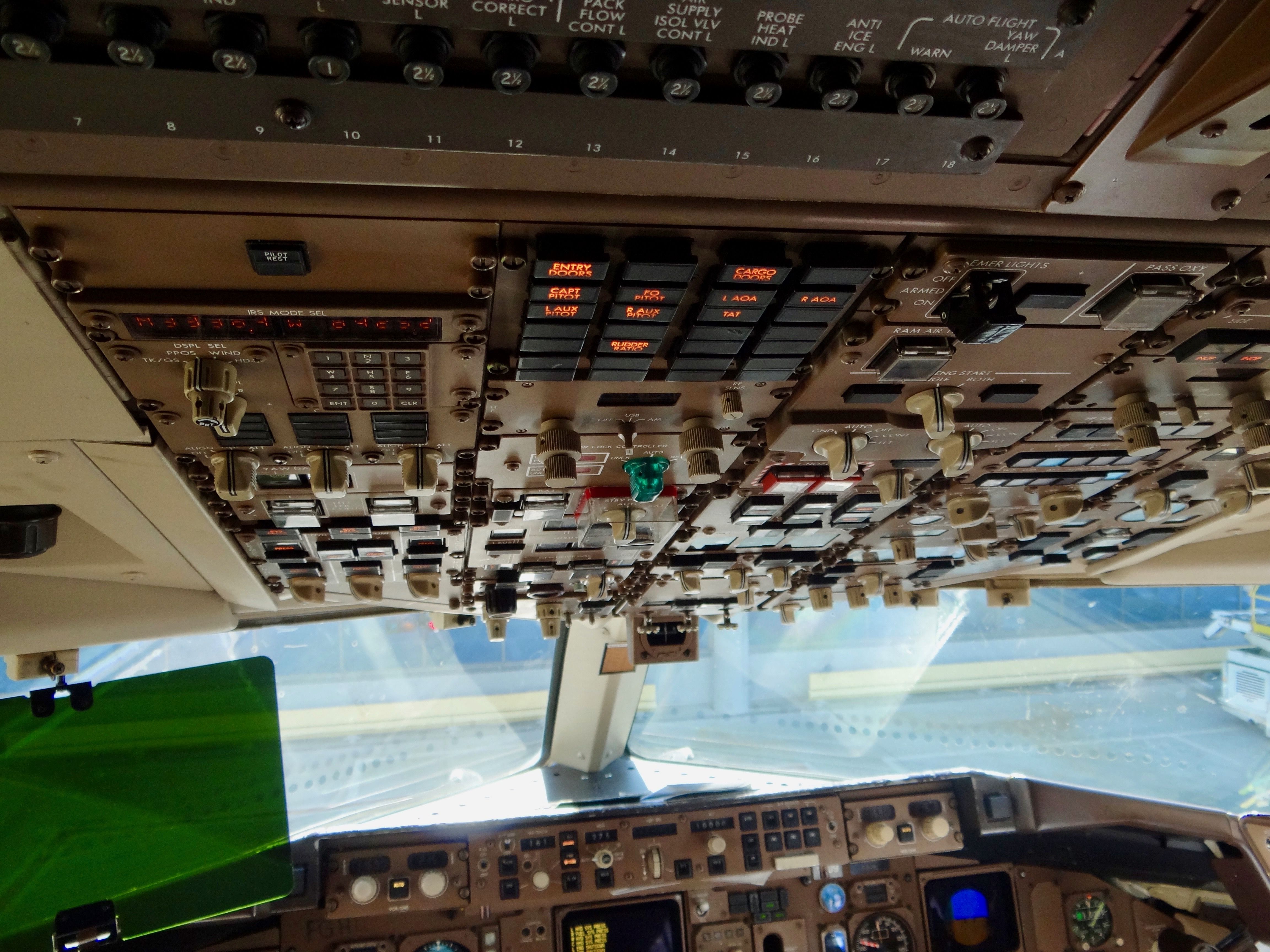 BOEING 767-300 (N1609)