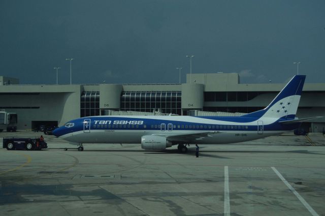 BOEING 737-400 (HR-SHL) - Push Back at Miami Intl Airport on 1990/08/30