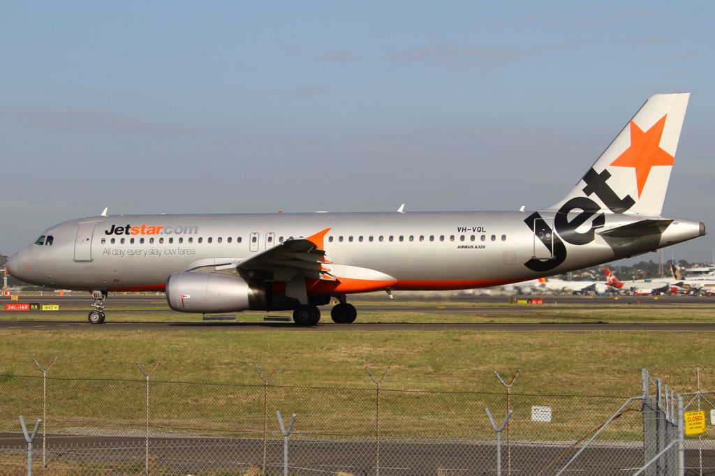 Airbus A320 (VH-VQL) - ON 24 NOV 2012